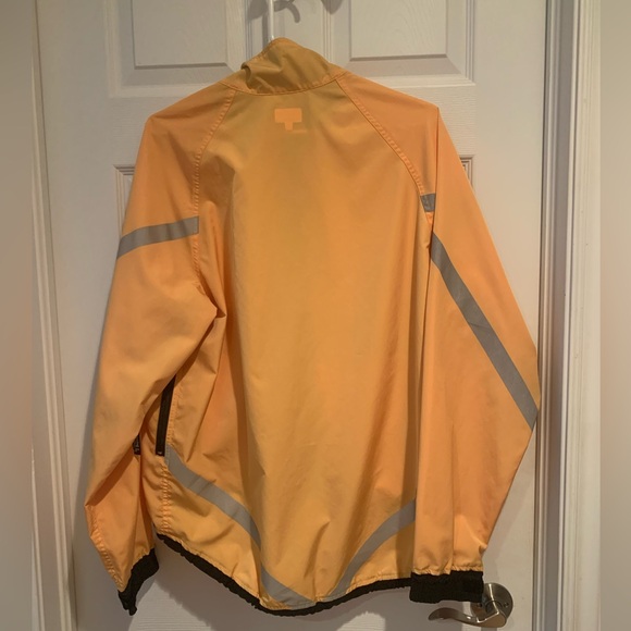 Running Room Yellow Reflective Running Jacket - Picture 7 of 12